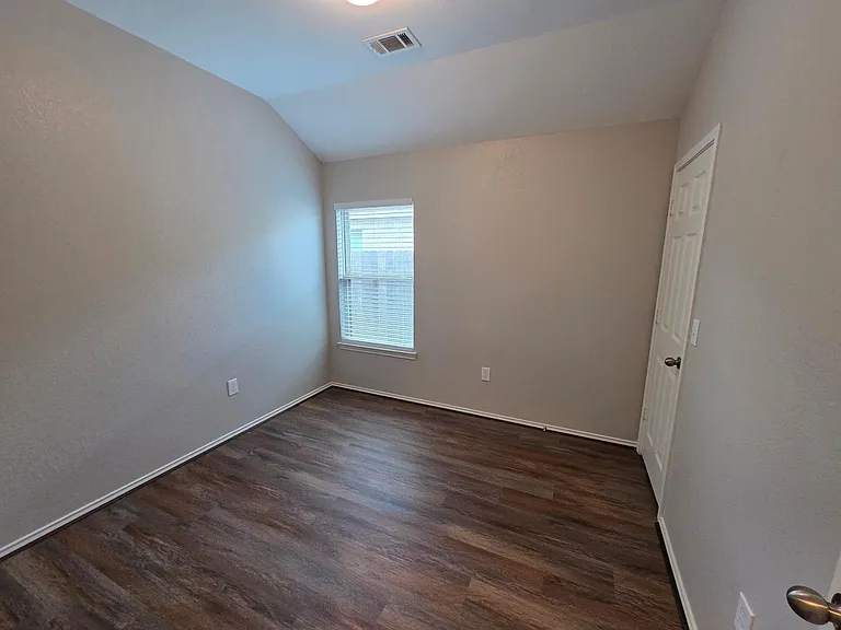 20714 Southern Woods Dr — Photo 20