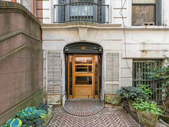 18 West 69th Street image 2 of 11