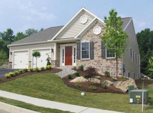 13 Chamberlain Ln, Millersville, PA 17551