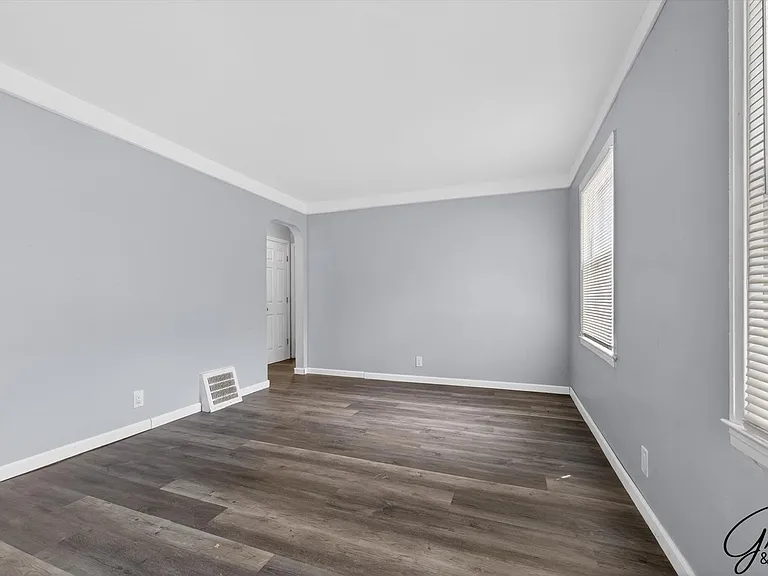 16212 Maddelein St — Photo 2