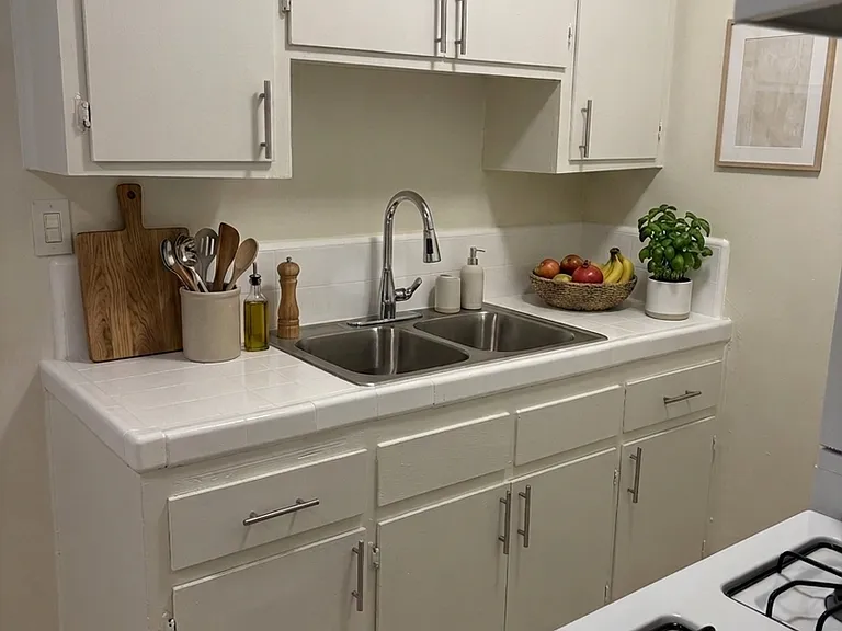4112 Grand View Blvd — Photo 9