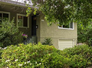1607 Chandler Ave, Victoria, BC V8S1N7