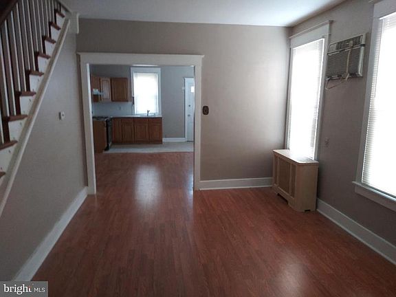 2nd image of 4300 Devereaux St