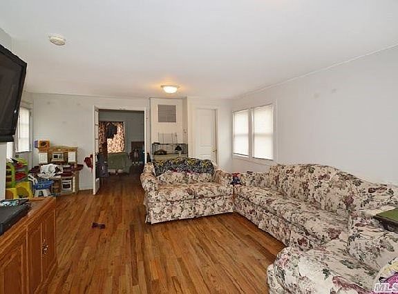 2nd image of 27 Wood Ave