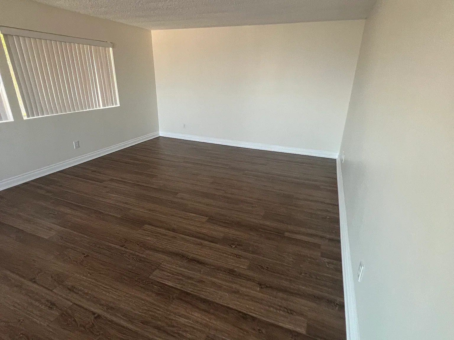 3 bed, 1400 sqft, $3,700 — Photo 2