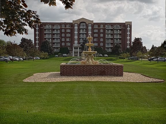 3rd image of 7051 W Touhy Ave