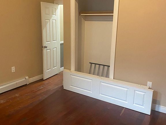 4th image of 1995 Morris Ave APT 2