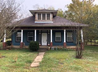 305 W Parker St, Elkhart, TX