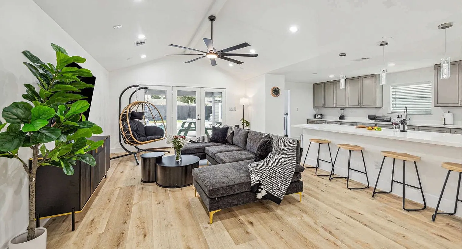 4 bed, 3.0 bath, 1883 sqft, $7,347 — Photo 1