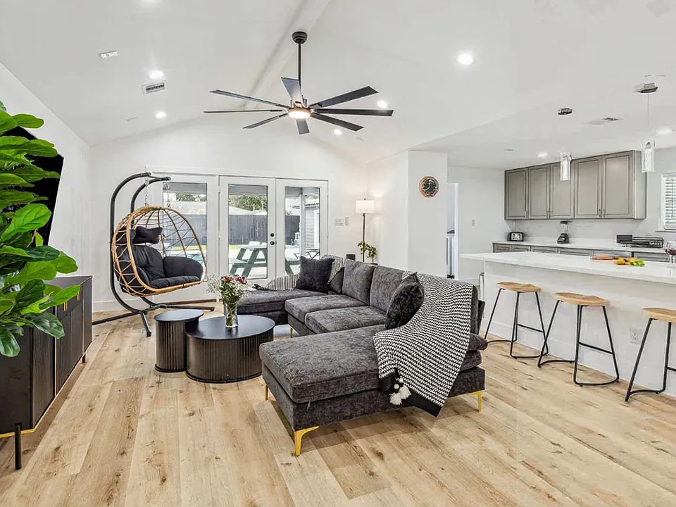 5631 Cerritos Dr #ID1514826P