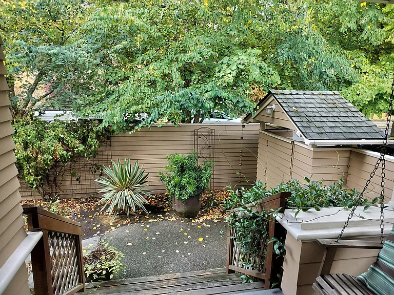 24th Ave E — Photo 27