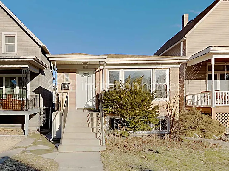 4623 N Kilbourn Ave — Photo 1