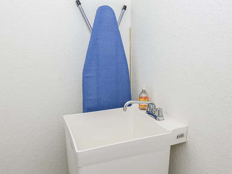 Utility sink