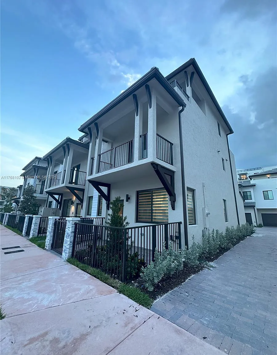 3 bed, 1866 sqft, $4,500 — Photo 2