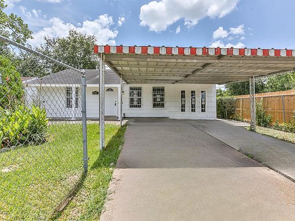 3rd image of 4902 Pershing St