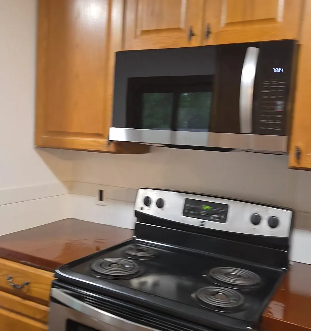 6 bed, 2300 sqft, $3,500 — Photo 2
