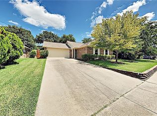 5511 Heathercrest Dr, Arlington, TX 76018