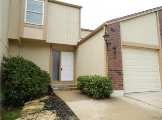 690 NW Valleybrook Rd, Blue Springs, MO 64014