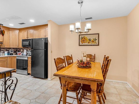 4th image of 881 Skyline Dr #881