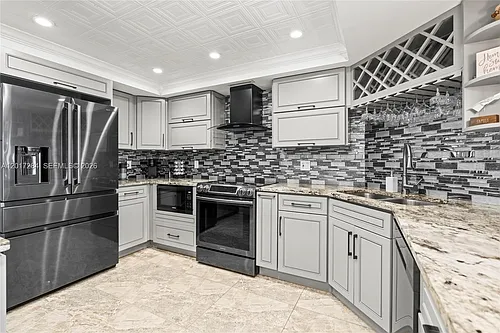 2425 Presidential Way Photo 1