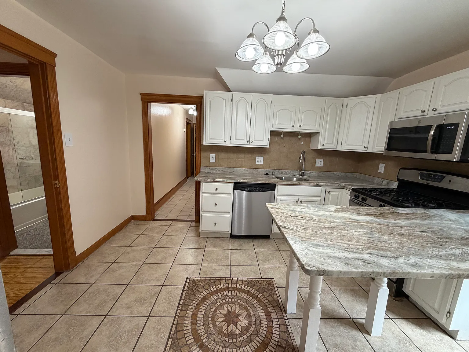 2 bed, 900 sqft, $2,550 — Photo 2