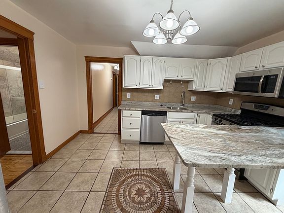 3rd image of 39 Farquhar St #2