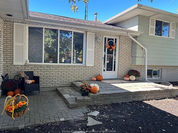 3rd image of 371 Oak St