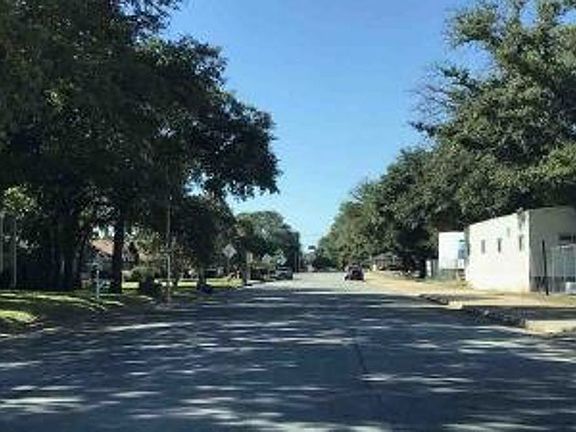 Exterior Neighborhood (street photo)