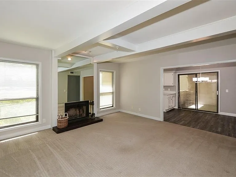 607 Lismore SE — Photo 9