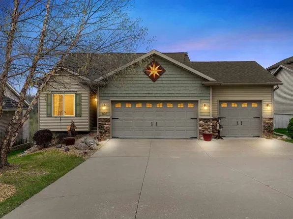 807 10th Avenue Pl, Coralville, IA 52241