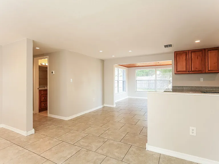10426 Syringa Ct — Photo 4