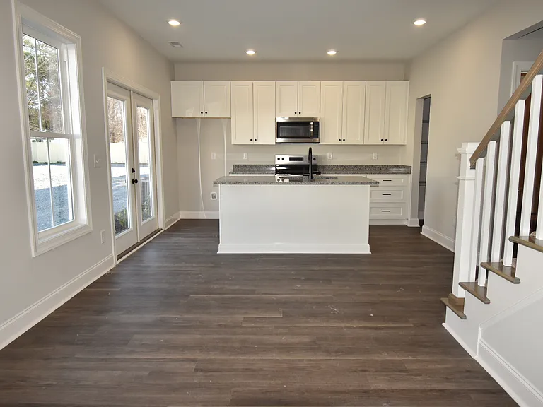 168 W Allen St — Photo 3