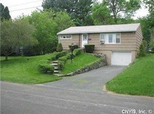 208 Crestview Dr, Syracuse, NY 13207