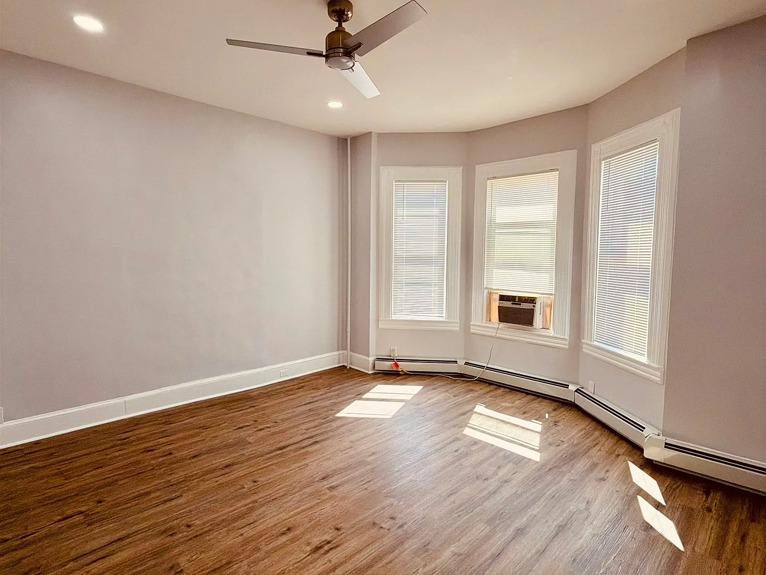 3 bed, 1.0 bath, $2,700 — Photo 3