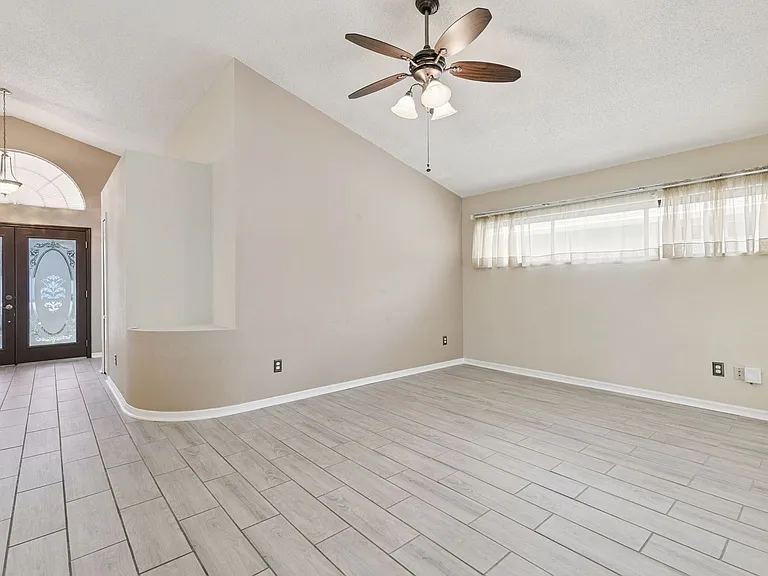 13750 Huntwick Dr — Photo 7