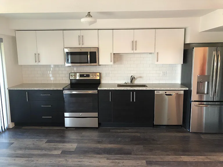 325 13th St NE — Photo 5