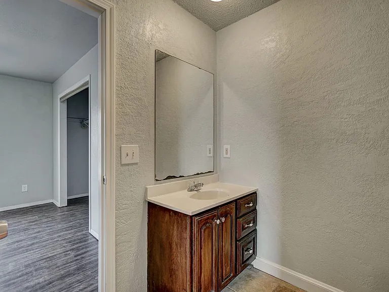 824 SE 14th St — Photo 10