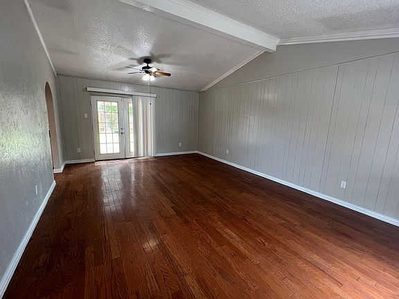 3rd image of 1057 Sunset Cir