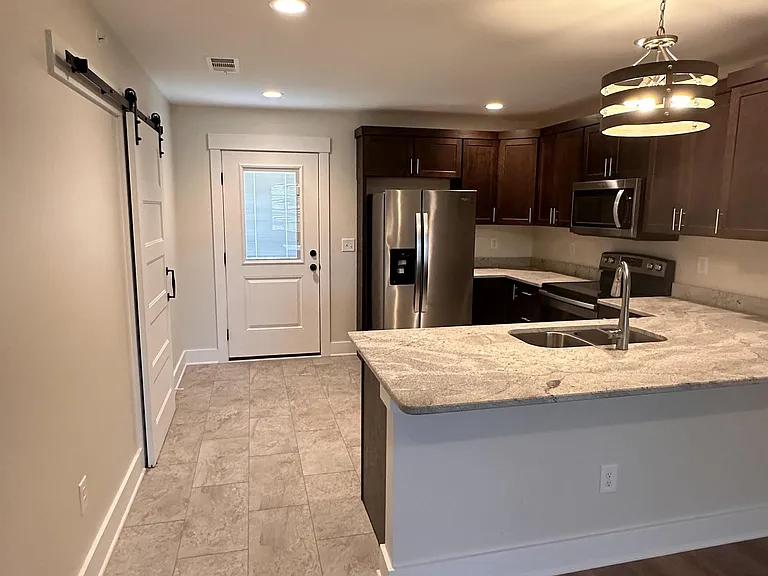 250 N Forest Ave #A — Photo 3