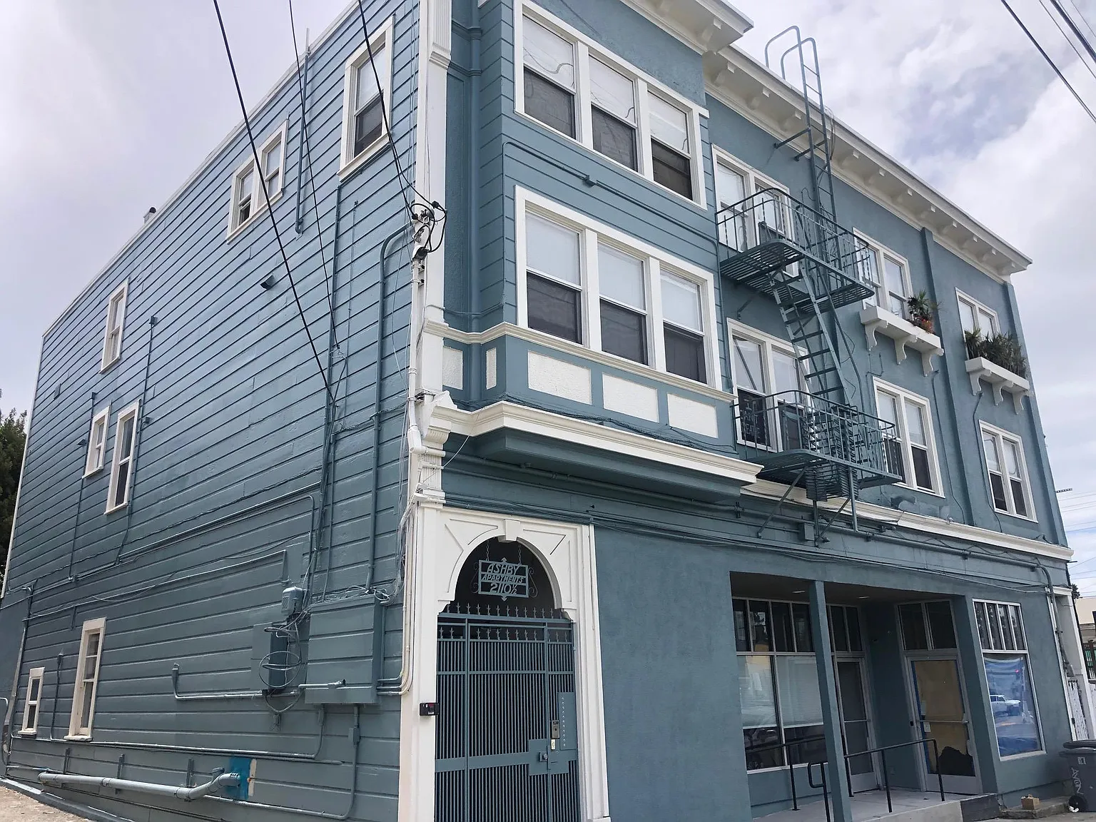 2110 Ashby Ave — Photo 1