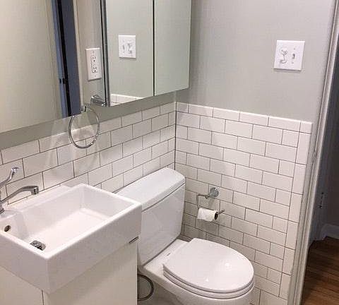 1564 Forest Bathroom