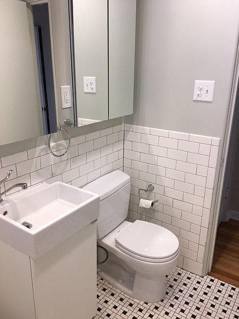 1564 Forest Bathroom