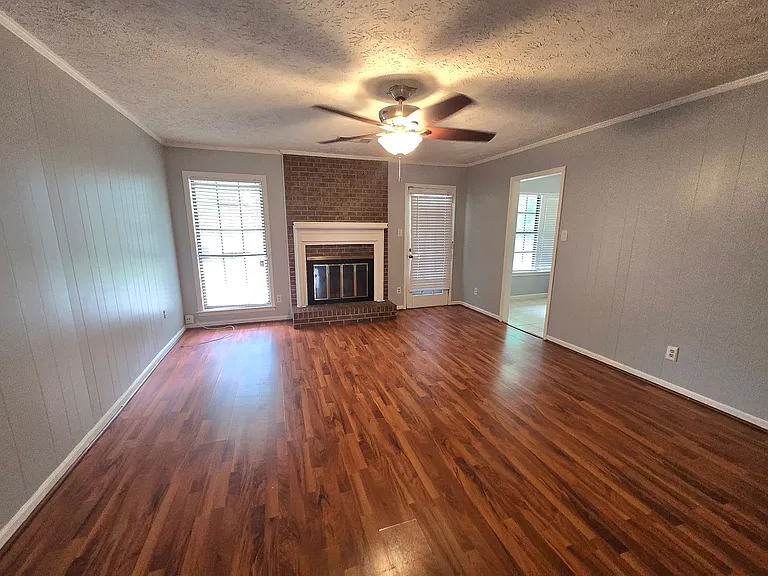 2240 E Aberdeen Dr — Photo 5