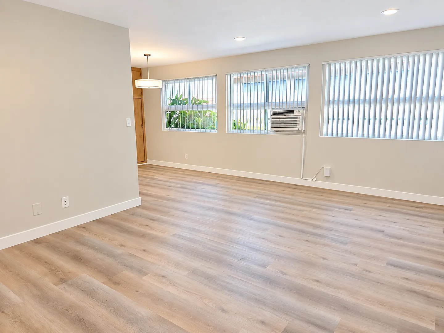 8532 Saturn Street — Photo 2