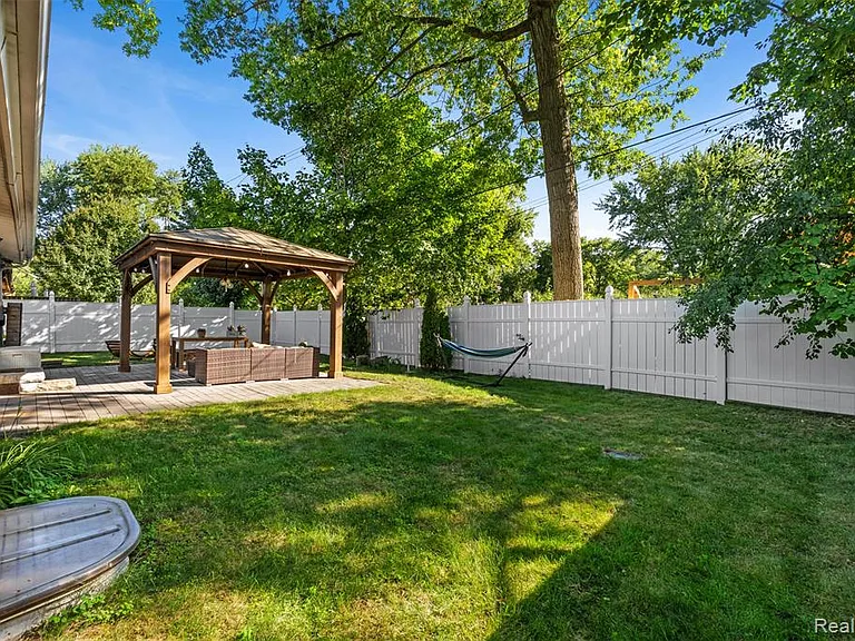 1085 Brooklawn Dr — Photo 41