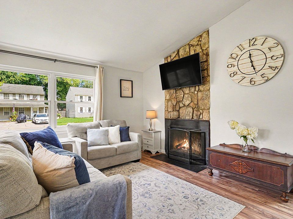 1st image of 436 Winterberry Dr