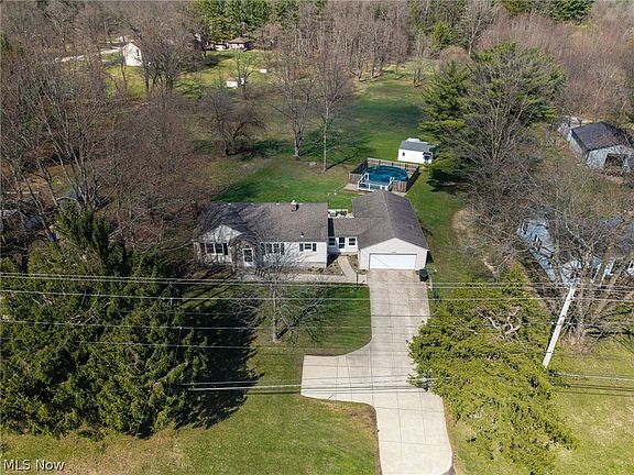 3rd image of 2427 Wadsworth Rd