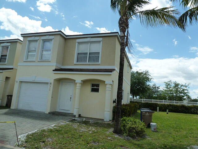 1st image of 915 SW 15th Street
