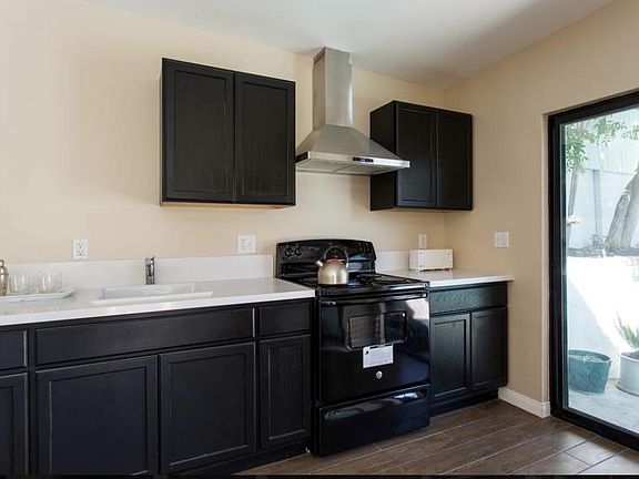 5th image of 129 N Beachwood Dr