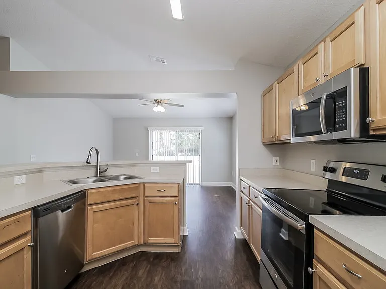 12503 Woodbury Cove Dr — Photo 6